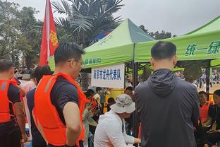 波杰：过去两场比赛球队展现出了闪光点 我们要打得更努力